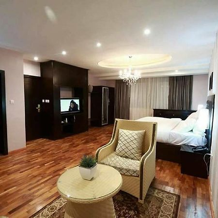 Tivoli Hotel Seafront Ikoyi Aliayabiagba Екстериор снимка