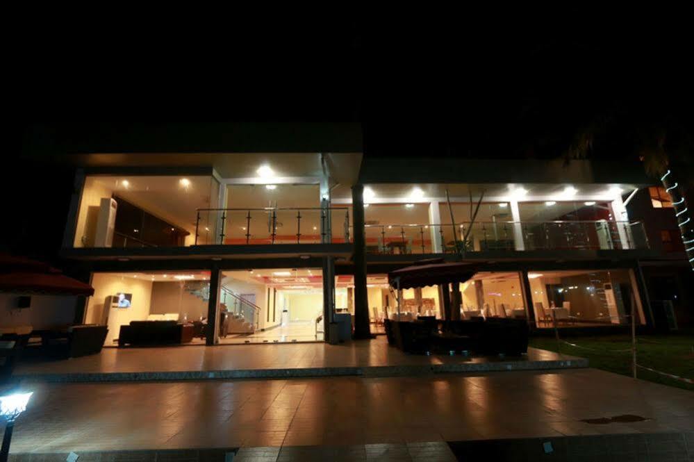 Tivoli Hotel Seafront Ikoyi Aliayabiagba Екстериор снимка