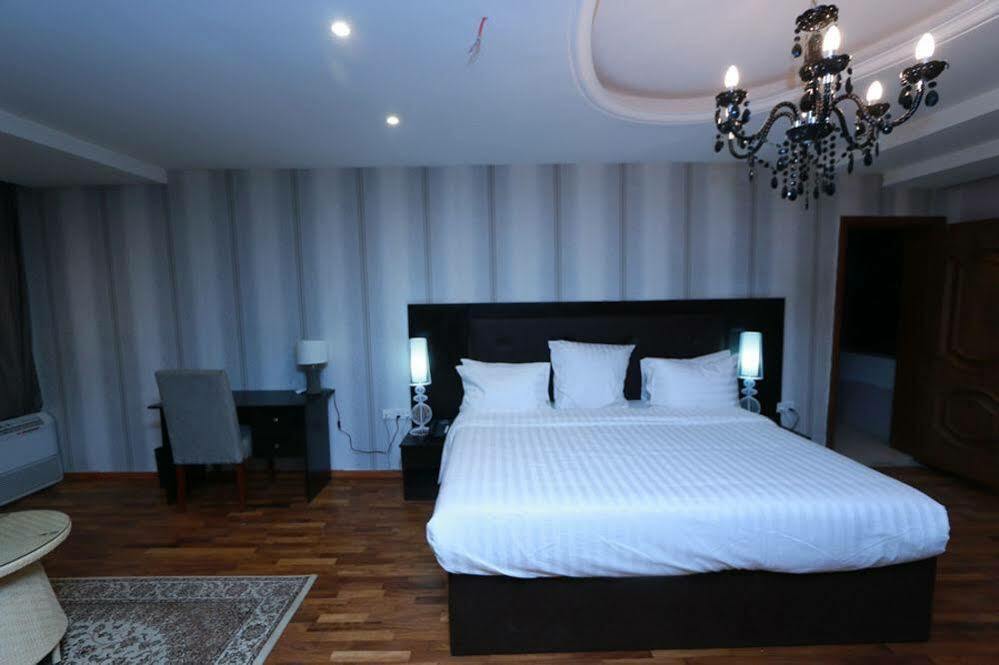 Tivoli Hotel Seafront Ikoyi Aliayabiagba Екстериор снимка