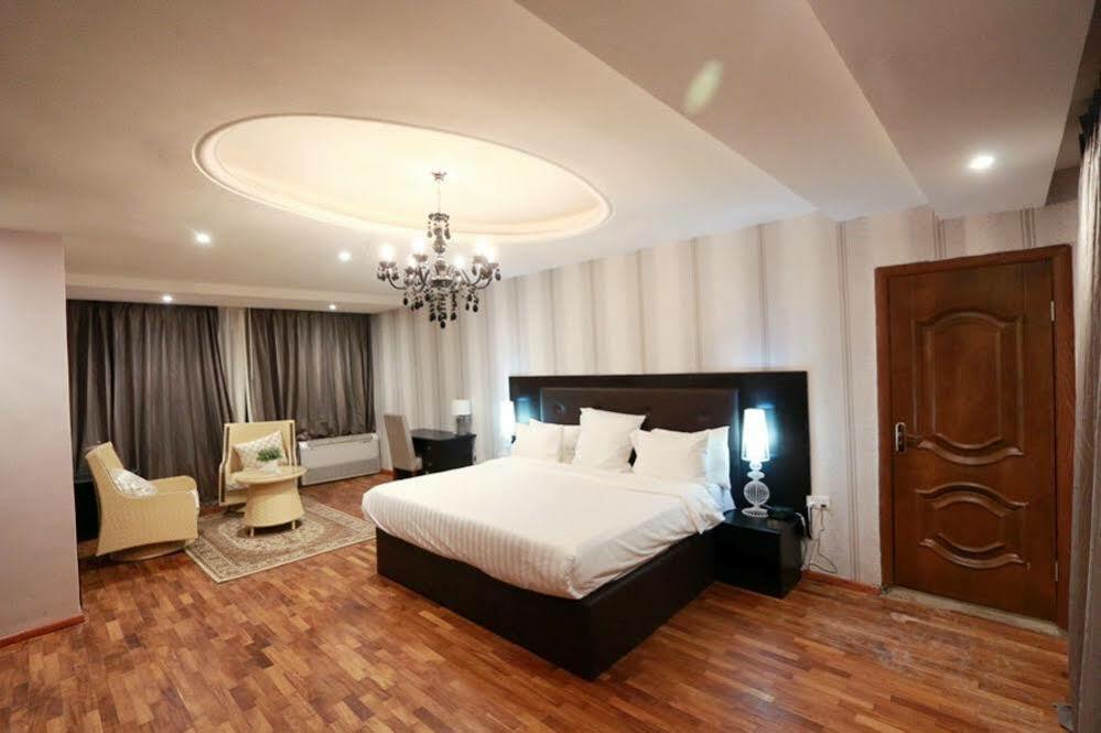 Tivoli Hotel Seafront Ikoyi Aliayabiagba Екстериор снимка