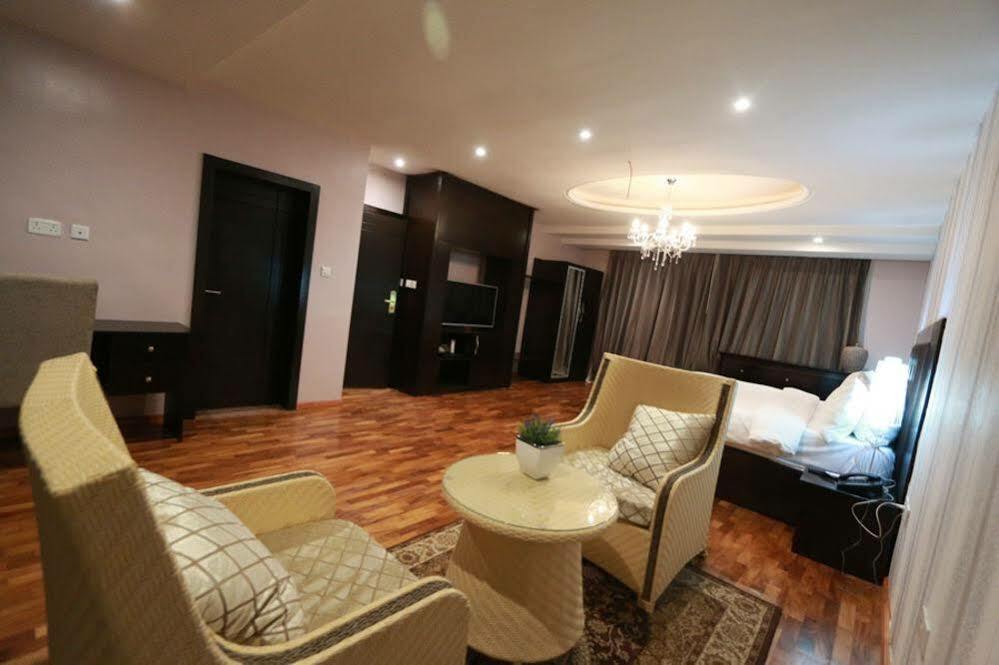 Tivoli Hotel Seafront Ikoyi Aliayabiagba Екстериор снимка